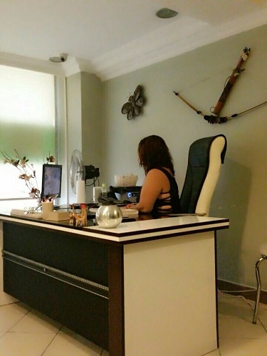 Üniversite Caddesi'nde Ateşli Bir Deneyim: Escort Bayan